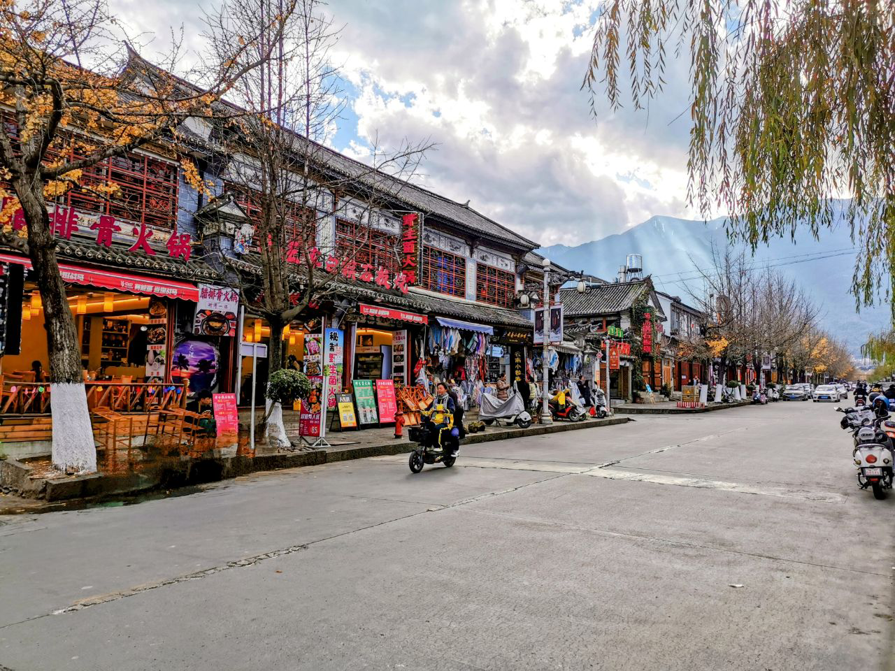 Quelle vue depuis les rues de Dali !