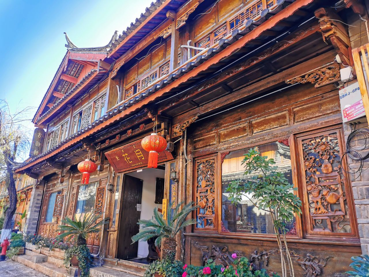 Les façades d'époque bien restaurées (ou changées pour certaines)