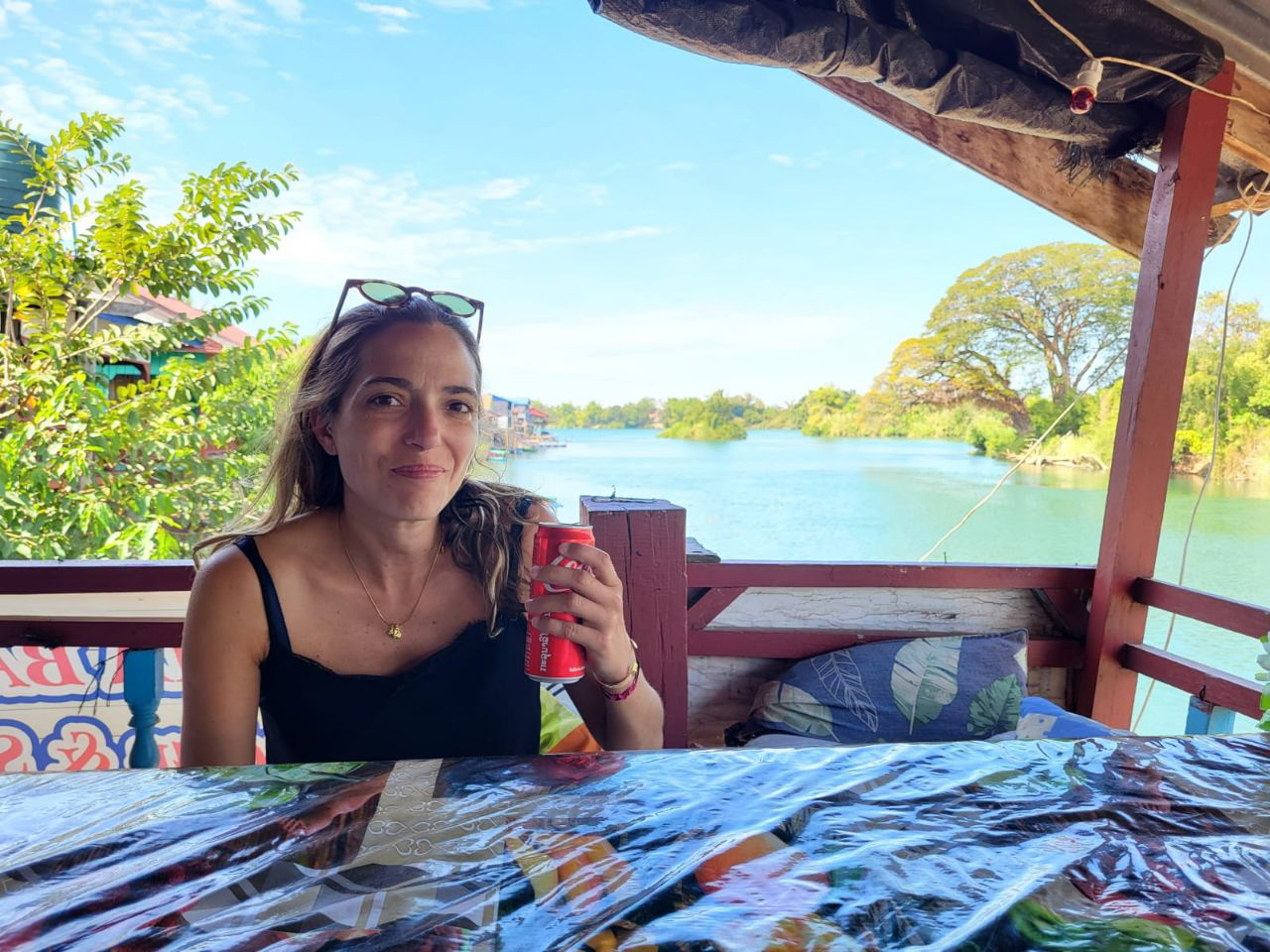 Coca, Fruit Shake, Mango sticky rice, tout est bon au bord du Mekong.