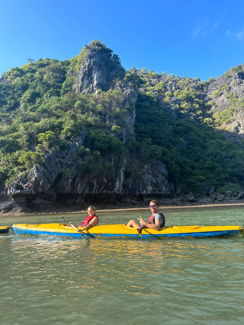 Kayak dans la baie de Lan Ha.