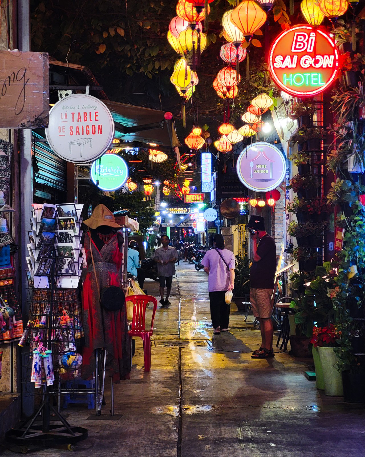 Une petite ruelle charmante dans le big bazard du District 1